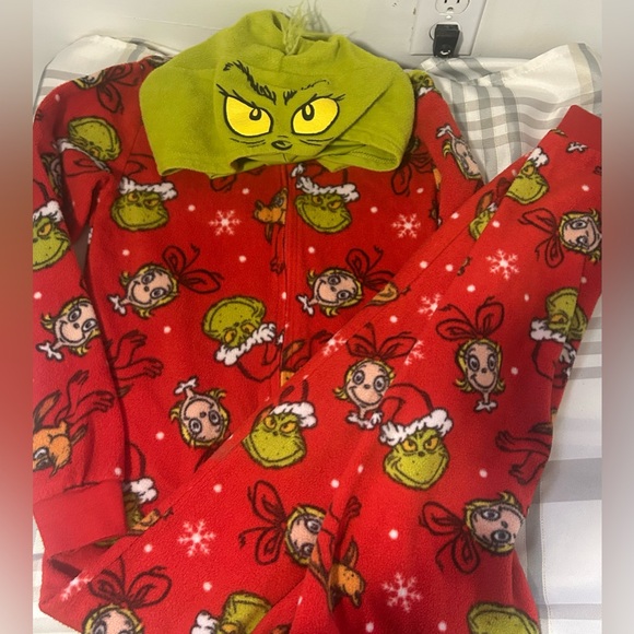 GIRLS CLOTHING BUNDLE SIZE 10/12 FLARED LEGGINGS GRINCH PJS ROOTS JOGGERS UMBRO - Picture 5 of 15